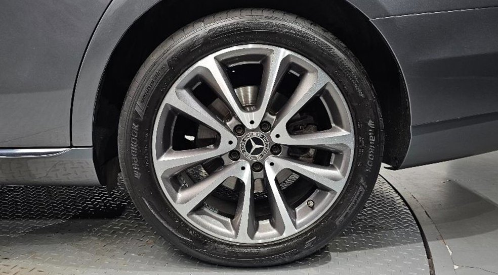 벤츠 E 클래스 E300 4MATIC 아방가르드 사진 6