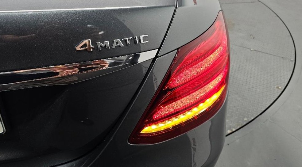 벤츠 E 클래스 E300 4MATIC 아방가르드 사진 8