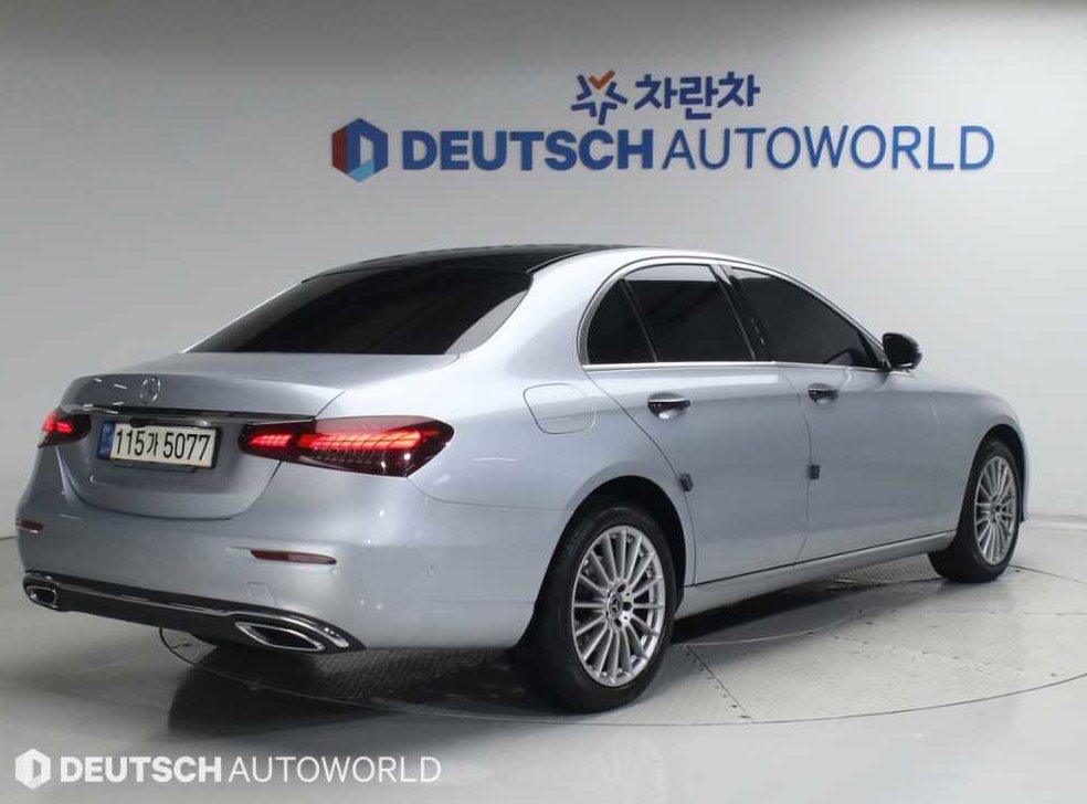 벤츠 E 클래스 E220d 4MATIC 익스클루시브 사진 2