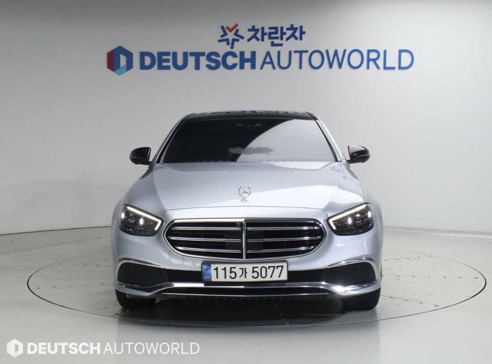 벤츠 E 클래스 E220d 4MATIC 익스클루시브 사진 3
