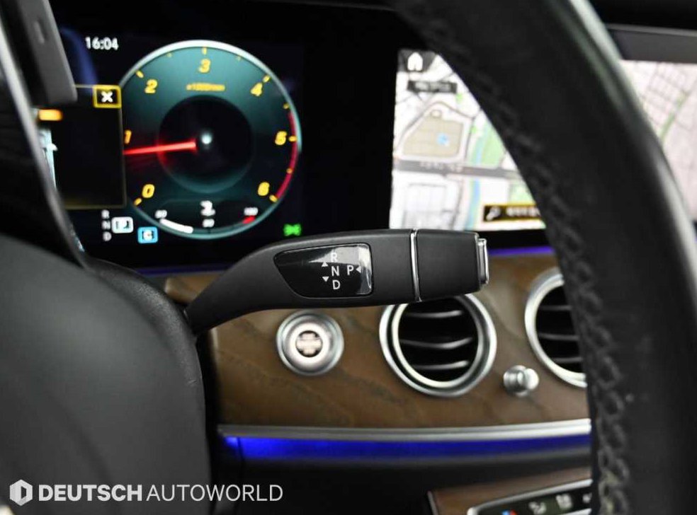 벤츠 E 클래스 E220d 4MATIC 익스클루시브 사진 9
