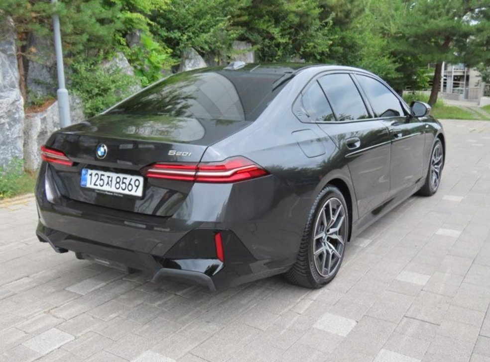 BMW 5시리즈 520i 사진 3