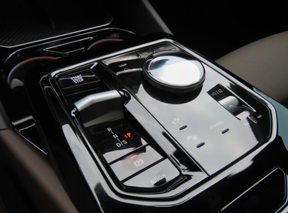 BMW 5시리즈 520i 사진 6