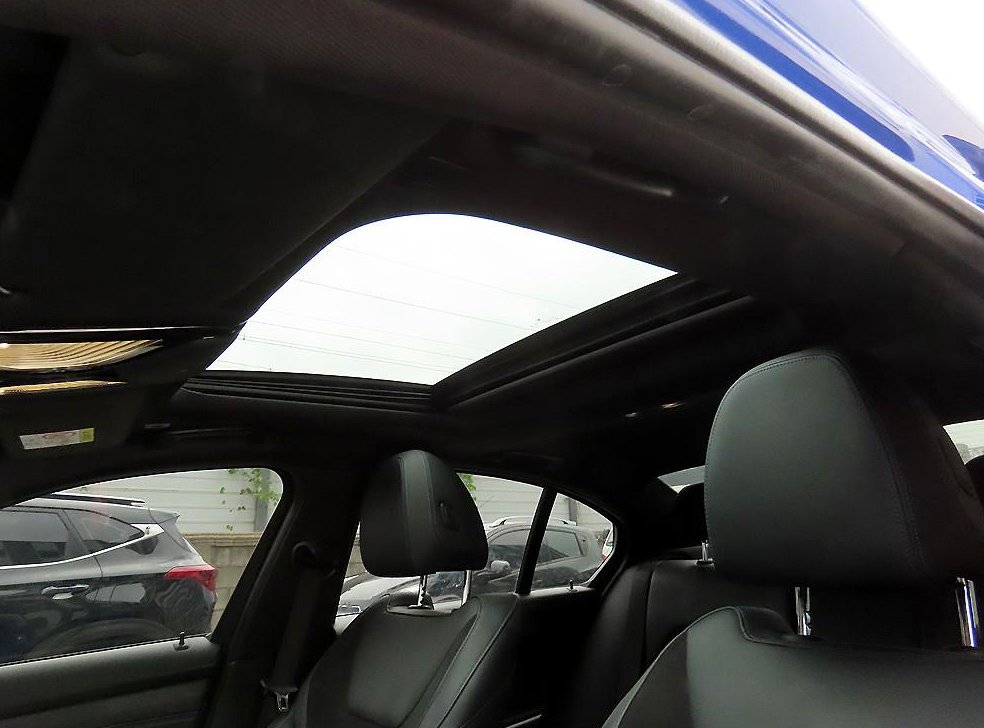 BMW 3시리즈 320i M 스포츠 사진 18
