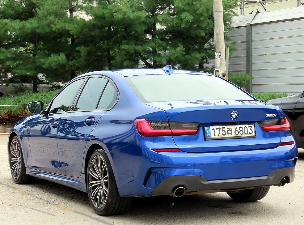 BMW 3시리즈 320i M 스포츠 사진 3