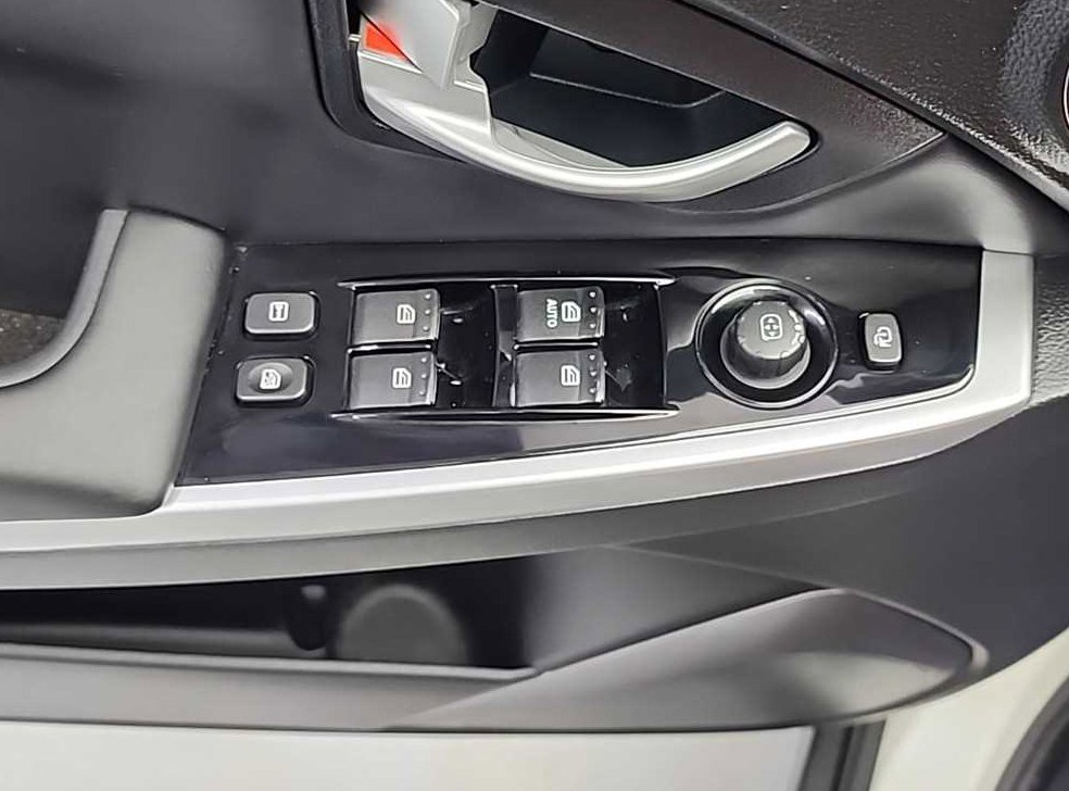 KG모빌리티(쌍용)  코란도 4WD 2.0 CVT 사진 16