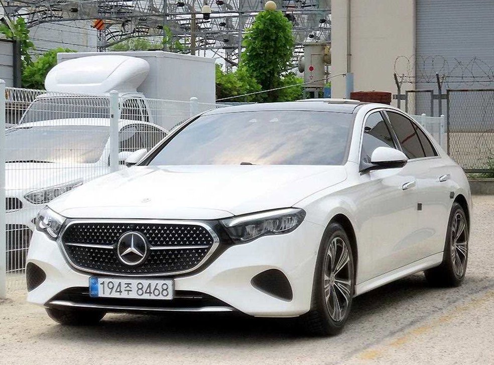 벤츠 E 클래스 E200 사진 3