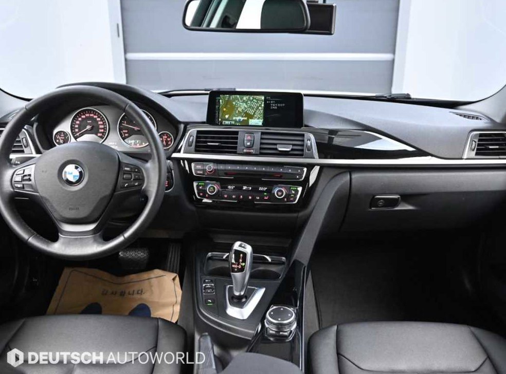 BMW 3시리즈 320d 사진 7