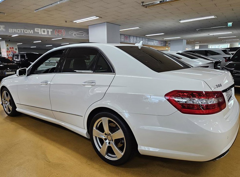 벤츠 E 클래스 E300 아방가르드 스포츠 패키지 사진 4