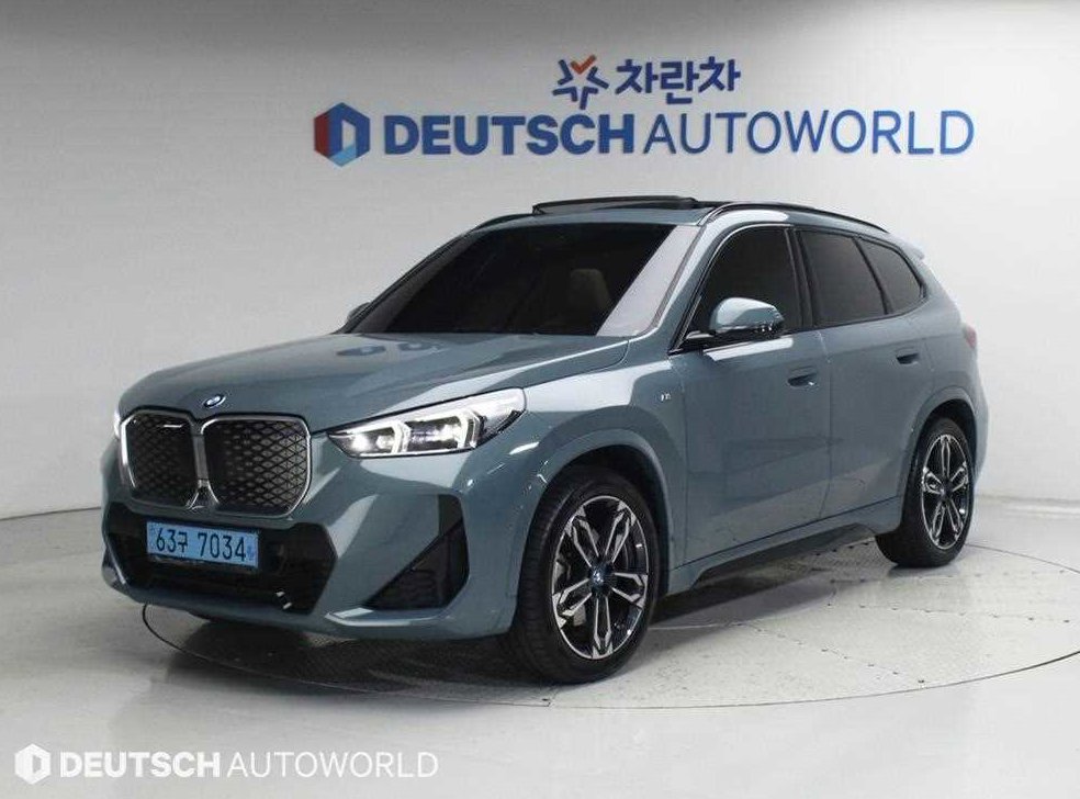 BMW iX1 xDrive 30 M 스포츠
