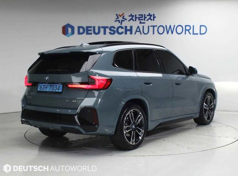 BMW iX1 xDrive 30 M 스포츠 사진 2