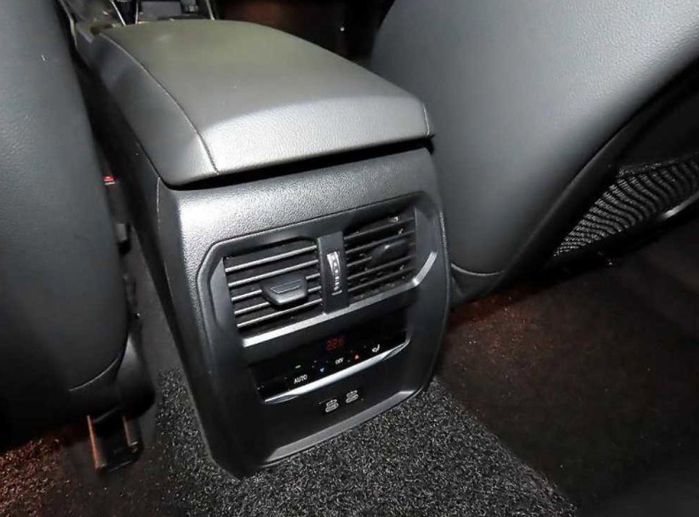 BMW 3시리즈 320i M 스포츠 사진 16