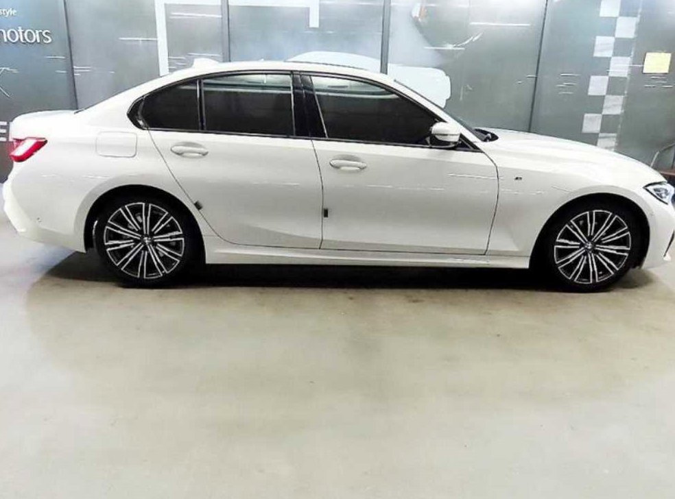 BMW 3시리즈 320i M 스포츠 사진 3
