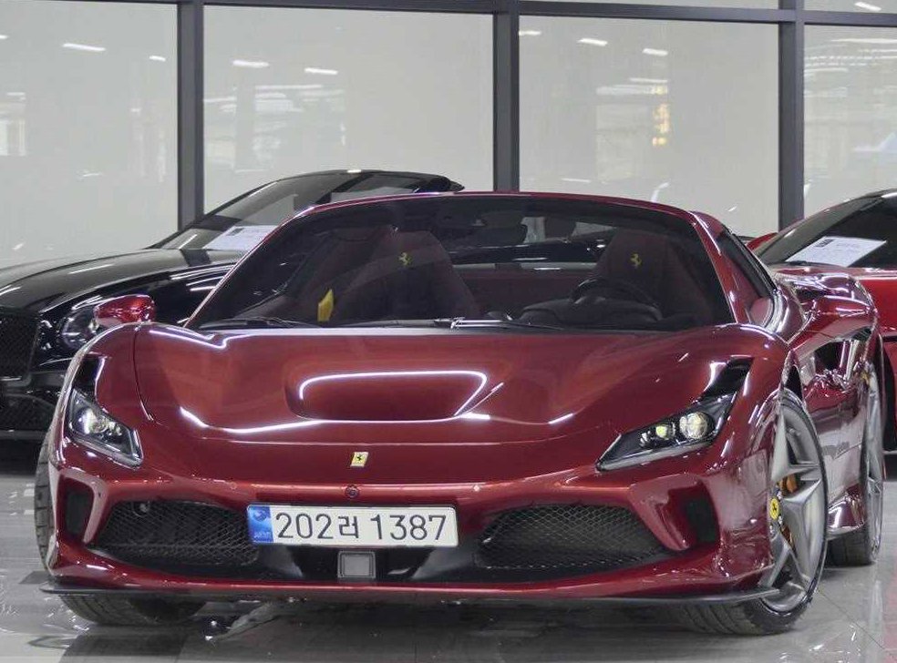 페라리 F8 3.9 V8