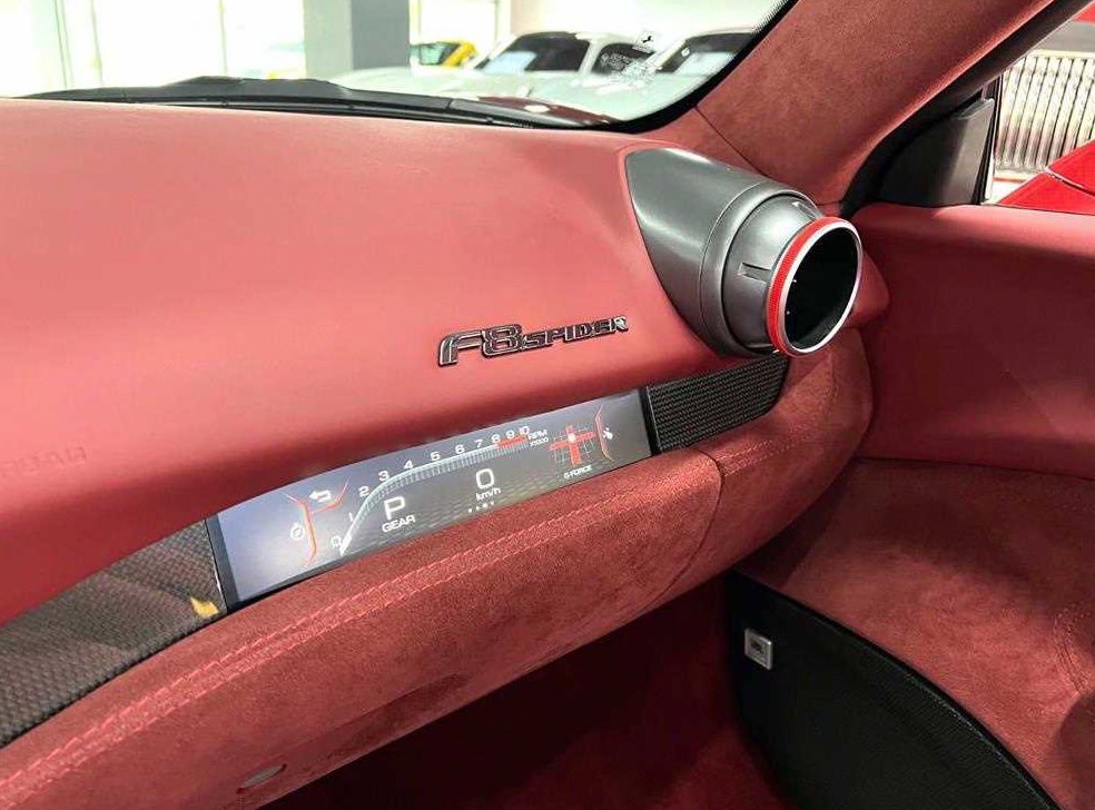 페라리 F8 3.9 V8 사진 10