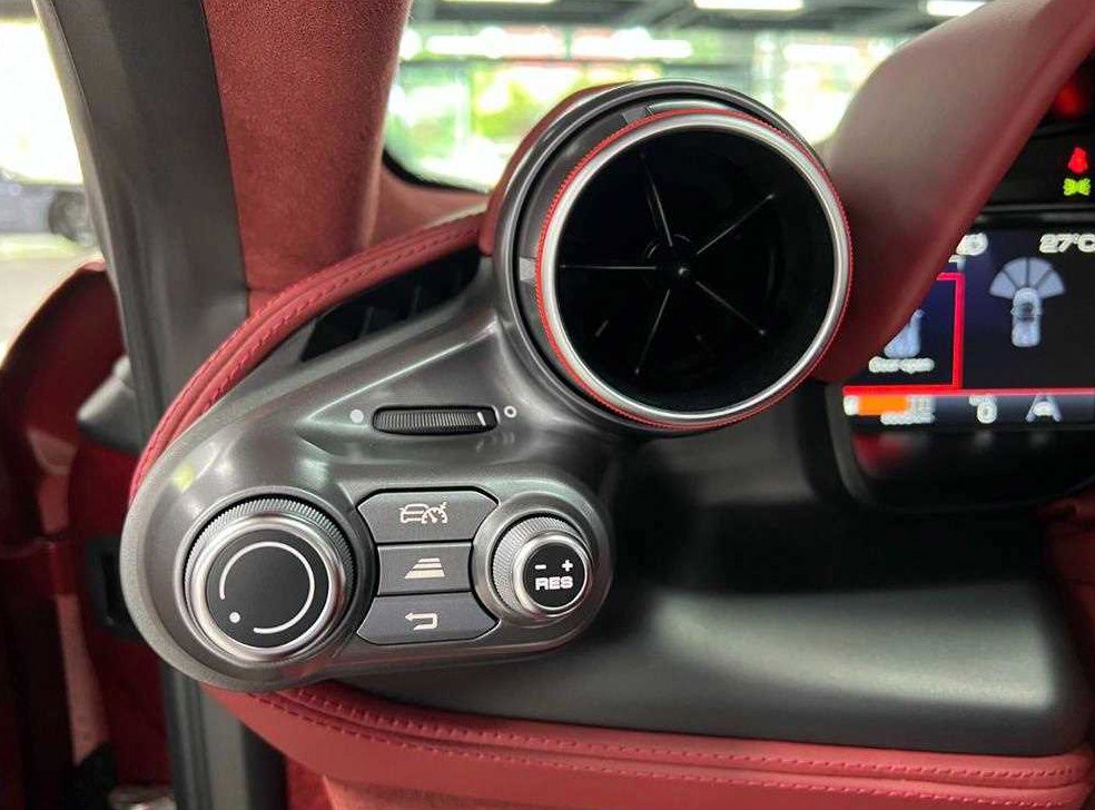 페라리 F8 3.9 V8 사진 5