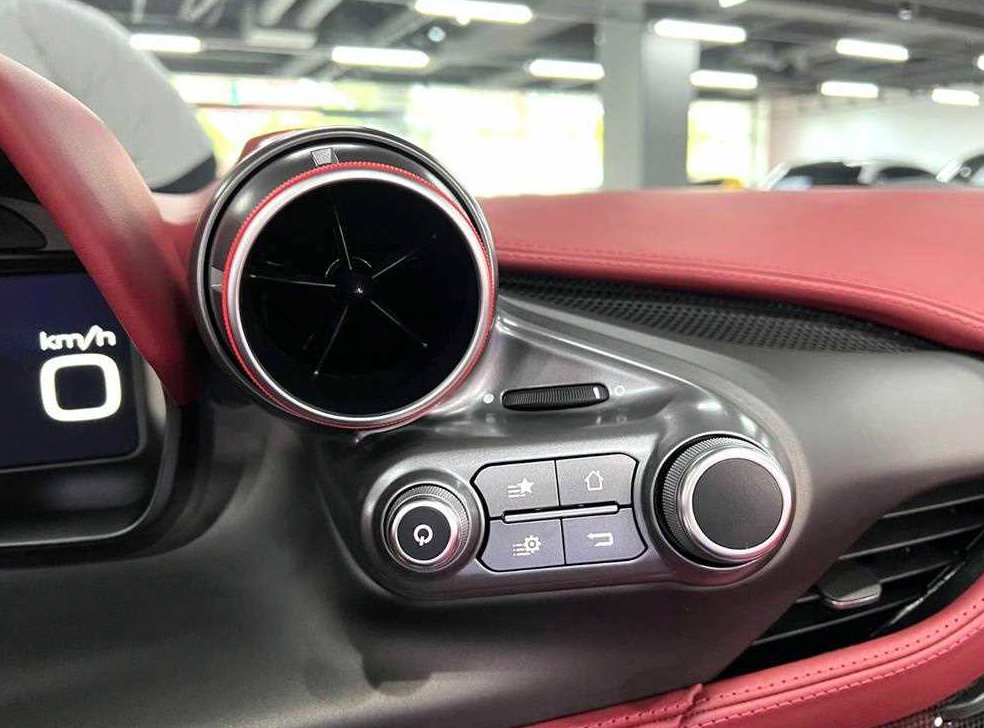 페라리 F8 3.9 V8 사진 7