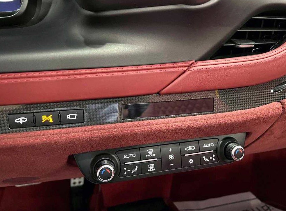 페라리 F8 3.9 V8 사진 8