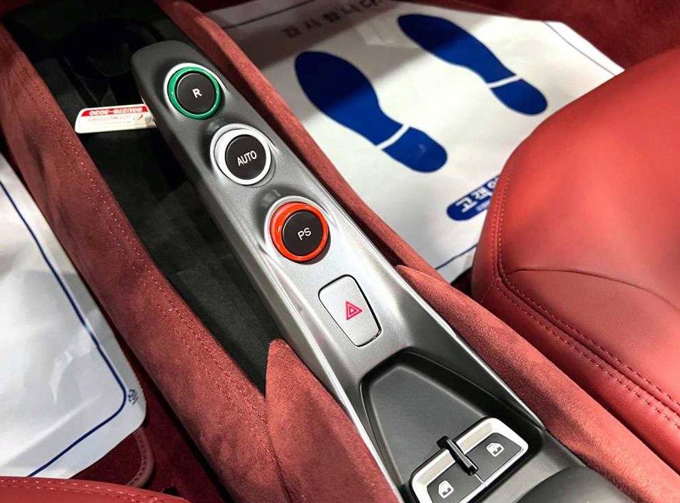 페라리 F8 3.9 V8 사진 9