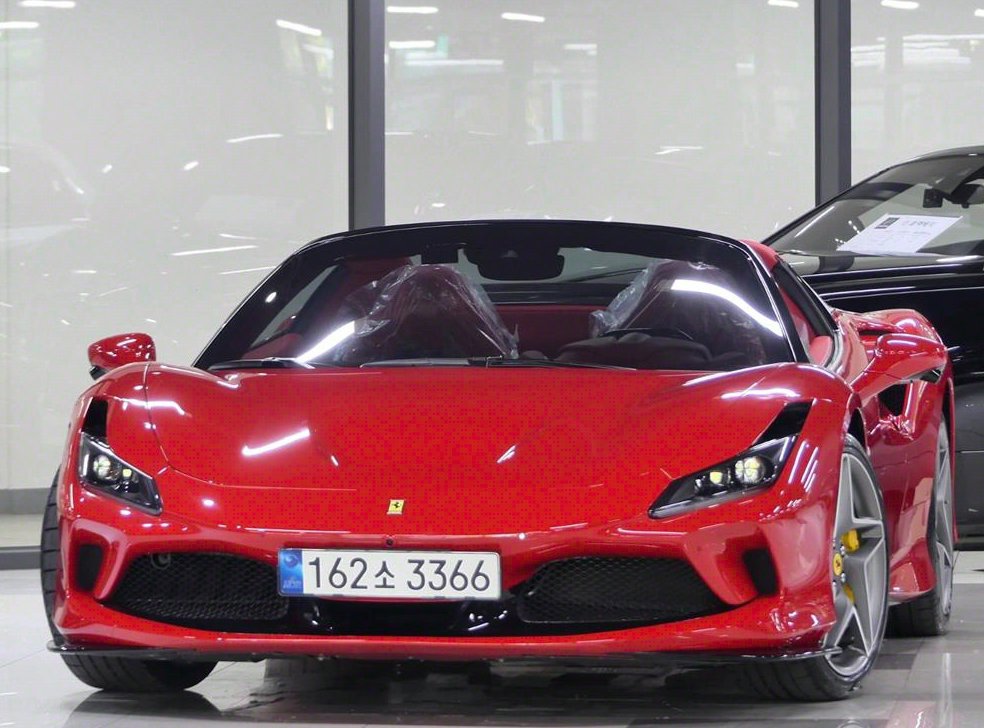 페라리 F8 3.9 V8