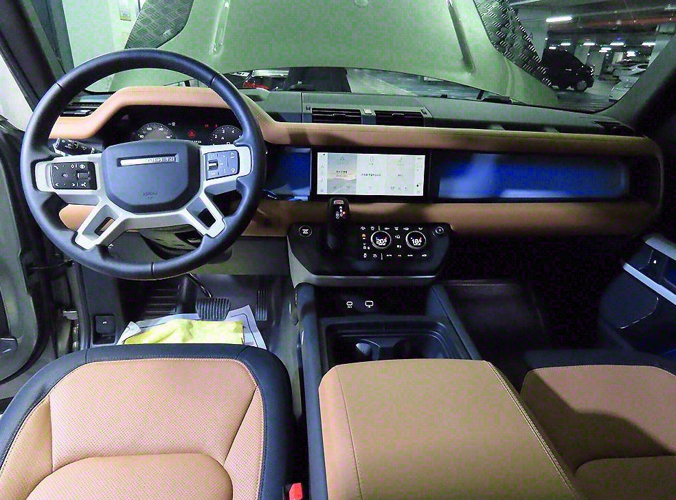 랜드로버 디펜더 130 D300 X-Dynamic SE 사진 10