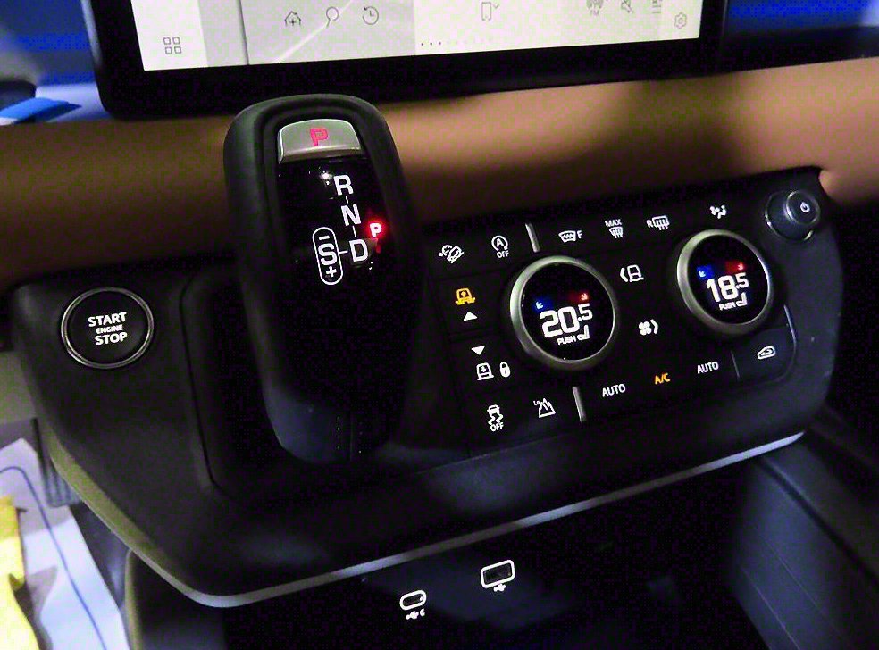 랜드로버 디펜더 130 D300 X-Dynamic SE 사진 12