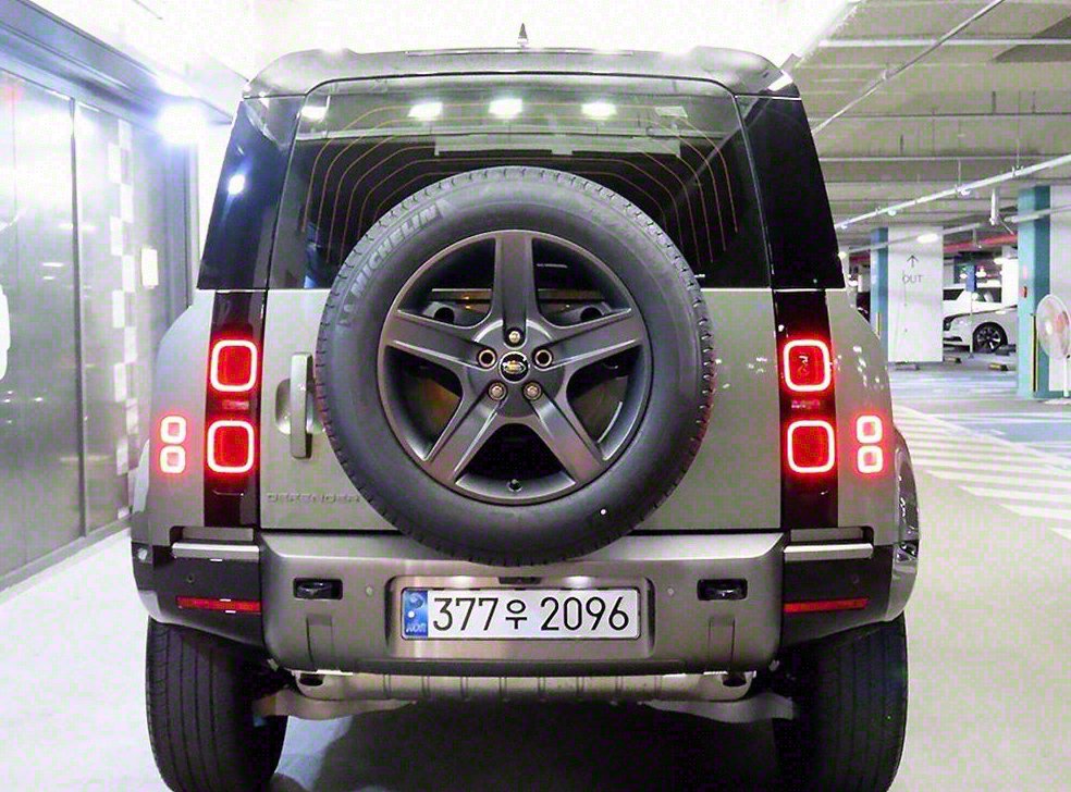 랜드로버 디펜더 130 D300 X-Dynamic SE 사진 5