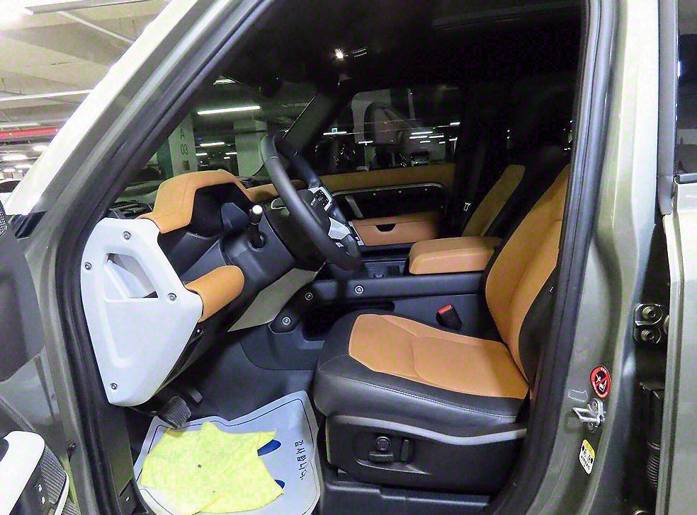 랜드로버 디펜더 130 D300 X-Dynamic SE 사진 6