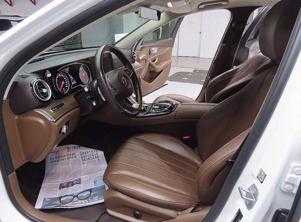 벤츠 E 클래스 E220d 4MATIC 익스클루시브 사진 12