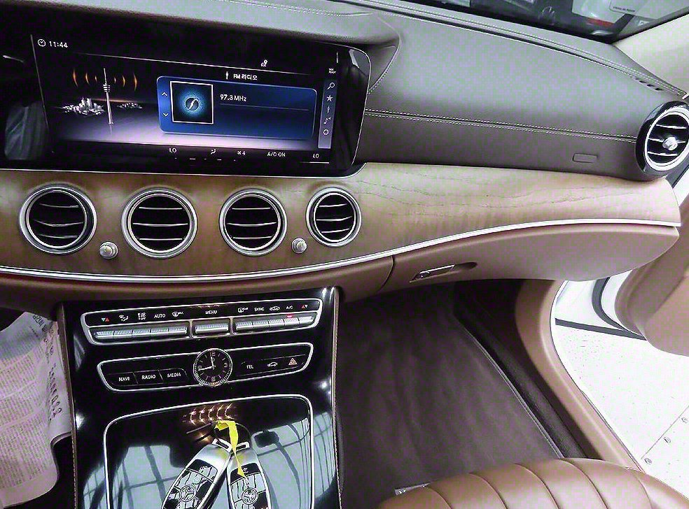 벤츠 E 클래스 E220d 4MATIC 익스클루시브 사진 14