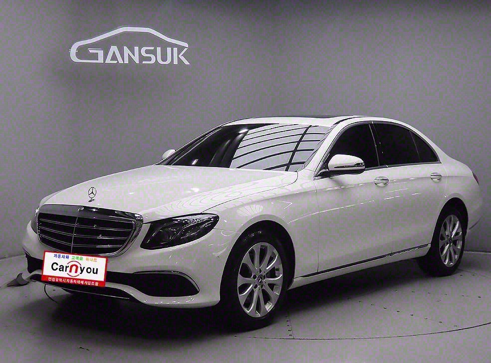 벤츠 E 클래스 E220d 4MATIC 익스클루시브 사진 2