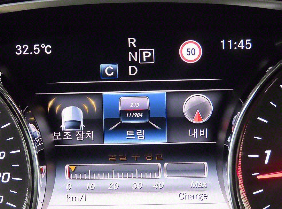 벤츠 E 클래스 E220d 4MATIC 익스클루시브 사진 6