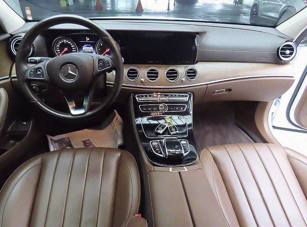 벤츠 E 클래스 E220d 4MATIC 익스클루시브 사진 9