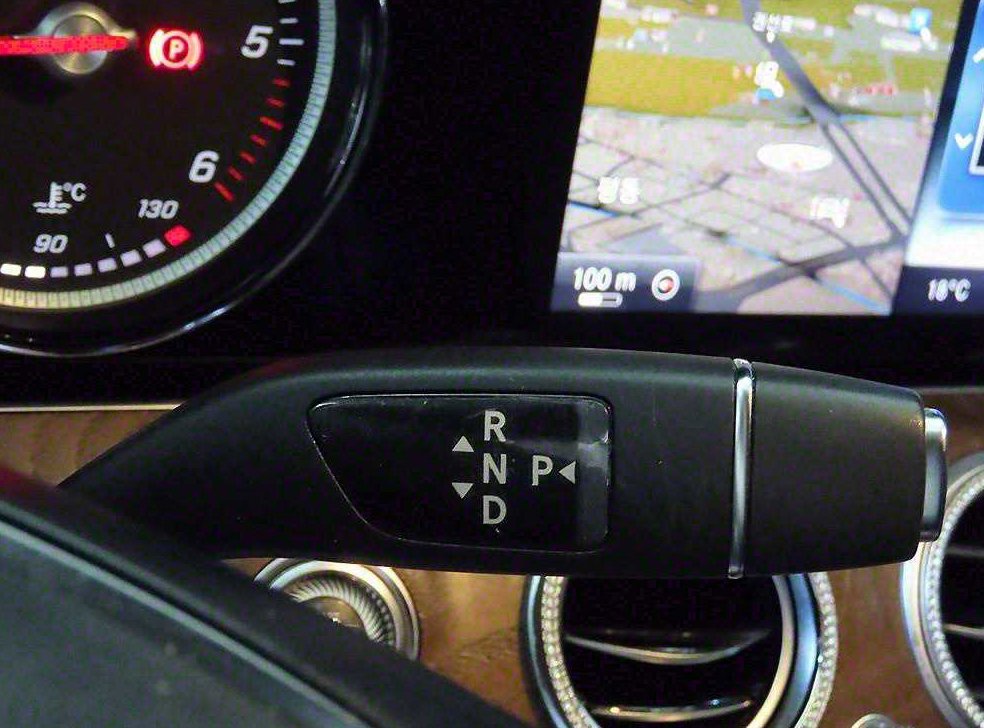 벤츠 E 클래스 E220d 익스클루시브 사진 12