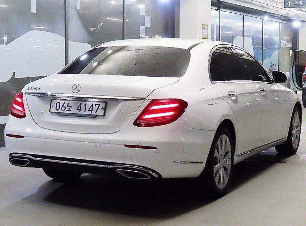 벤츠 E 클래스 E220d 익스클루시브 사진 4
