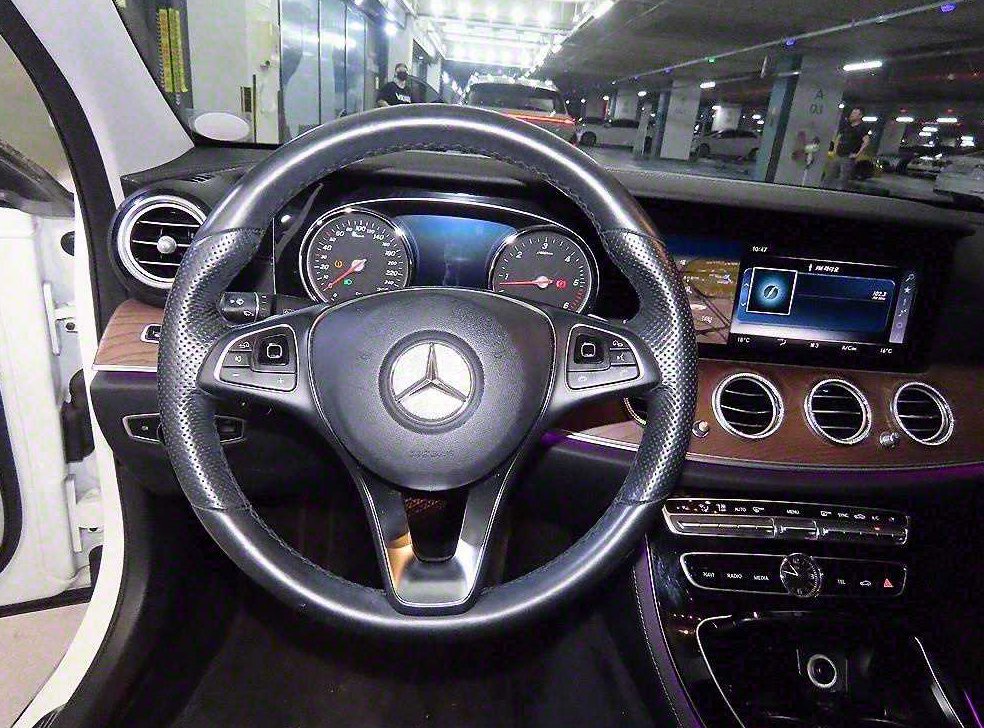 벤츠 E 클래스 E220d 익스클루시브 사진 8