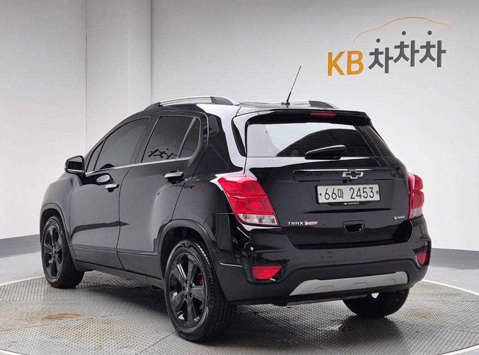 쉐보레 트랙스 가솔린 1.4 퍼펙트 블랙 사진 2