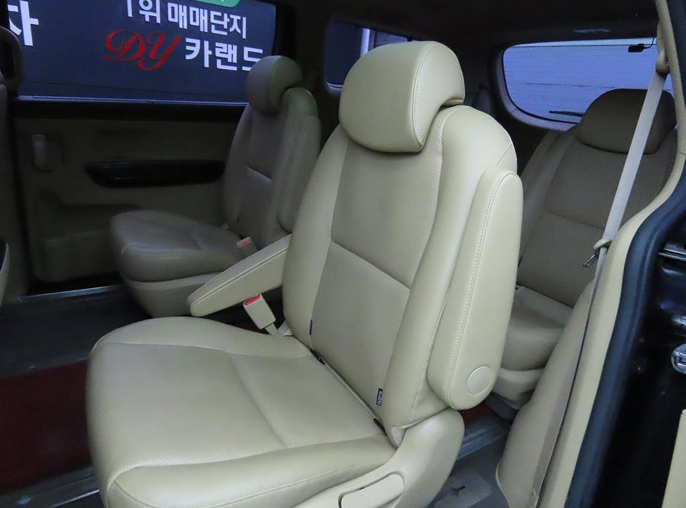 기아 카니발 디젤 9인승 프레스티지 사진 8
