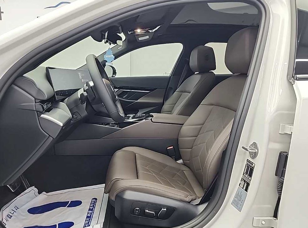 BMW 5시리즈 520i 사진 12