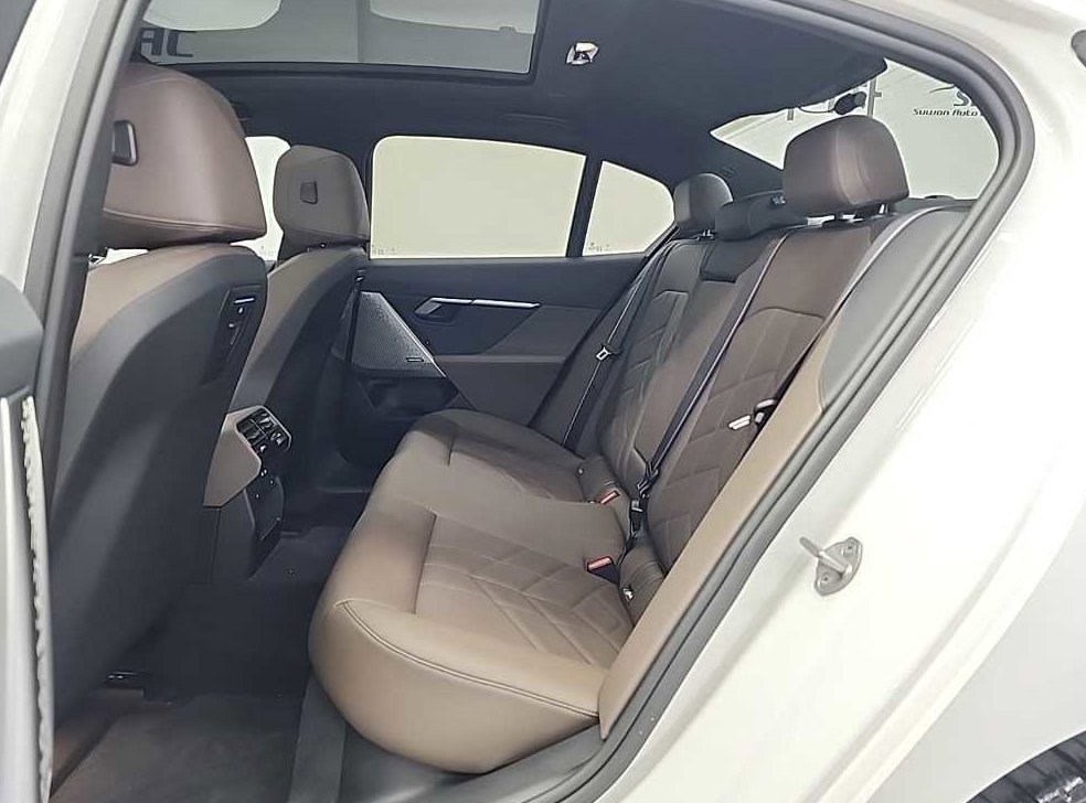 BMW 5시리즈 520i 사진 13