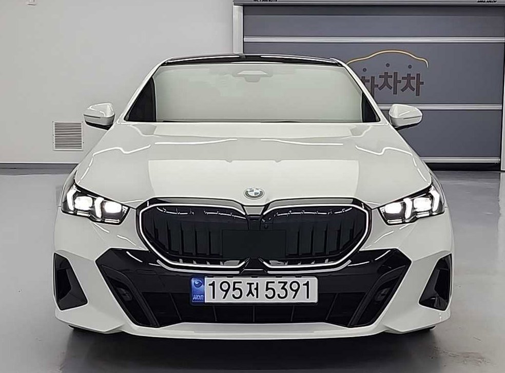 BMW 5시리즈 520i 사진 3