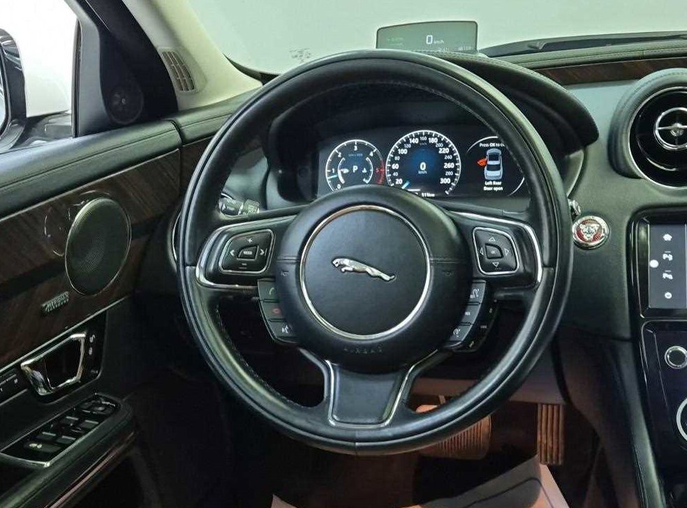 재규어 XJ 3.0D 사진 9