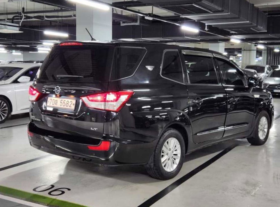 KG모빌리티(쌍용)  코란도 2WD LT 사진 4