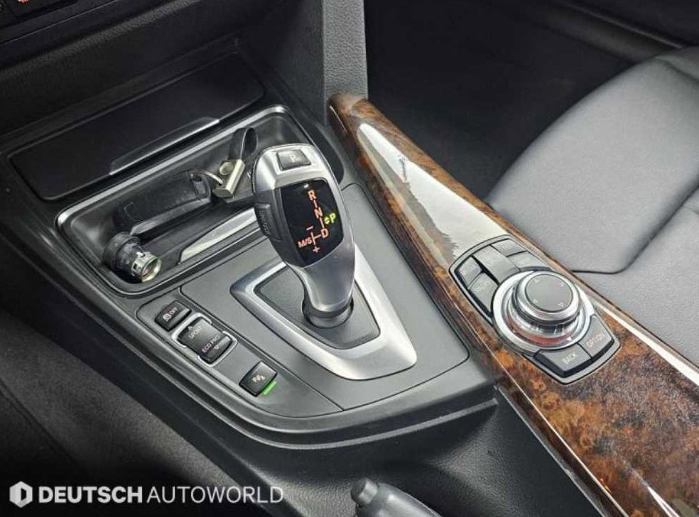 BMW 3시리즈 320d 사진 9