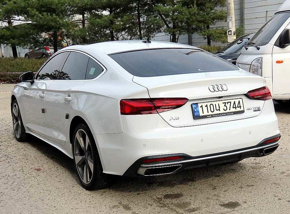 아우디 A5 40 TFSI 콰트로 스포트백 사진 3