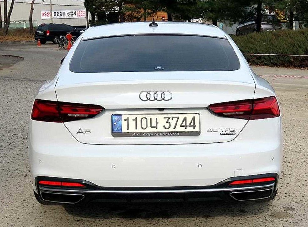 아우디 A5 40 TFSI 콰트로 스포트백 사진 4