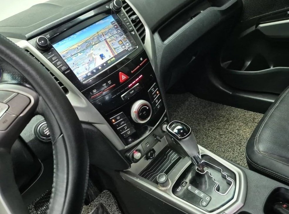 KG모빌리티(쌍용)  티볼리 디젤 2WD 1.6 VX 사진 10