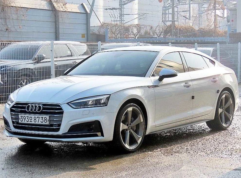 아우디 A5 45 TFSI 콰트로 프리미엄 스포트백 사진 2