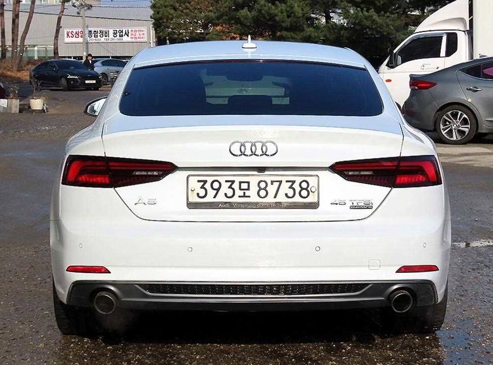 아우디 A5 45 TFSI 콰트로 프리미엄 스포트백 사진 4