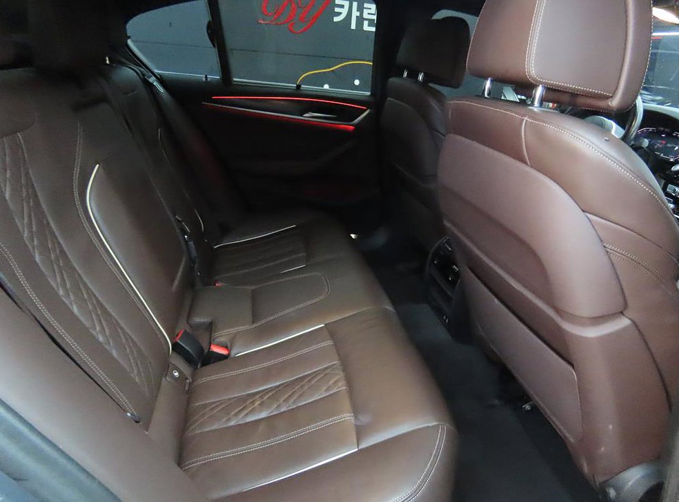 BMW 5시리즈 523d xDrive M 스포츠 사진 8